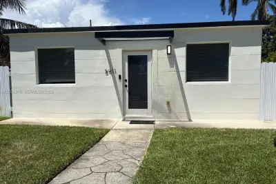 5911 SW 62nd Ter, South Miami: photo 1 of 28