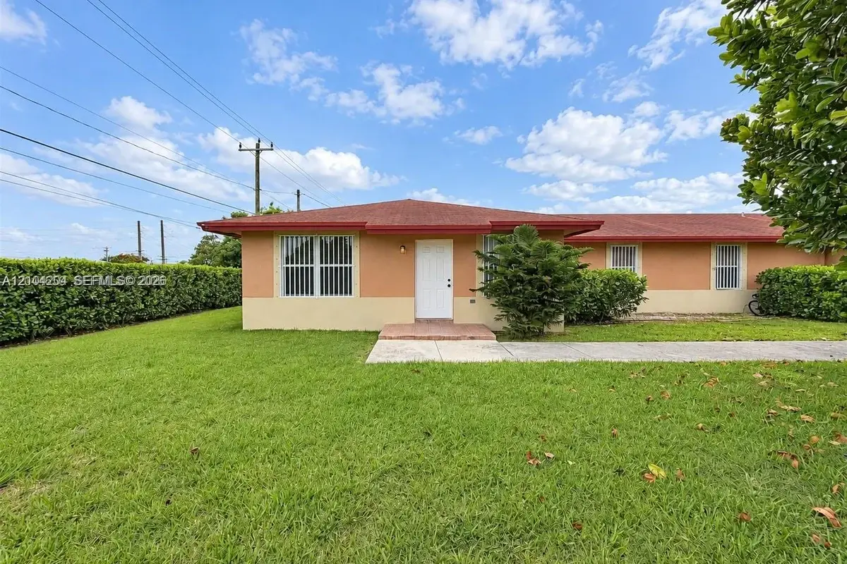 10530 SW 183rd St, Miami: photo 1 of 17