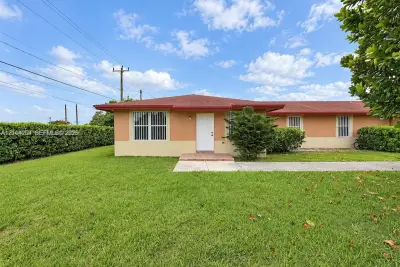 10530 SW 183rd St, Miami: photo 1 of 17