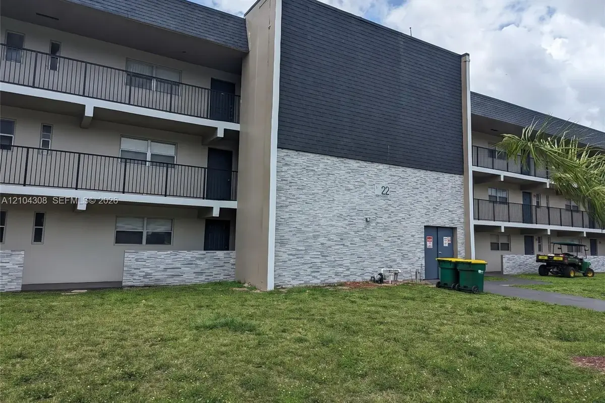 8000 Fairview Dr #304, Tamarac: photo 1 of 19
