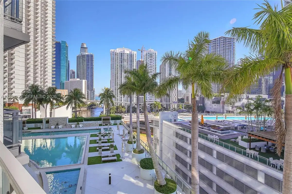 90 SW 3rd St #1213, Miami: photo 1 of 13