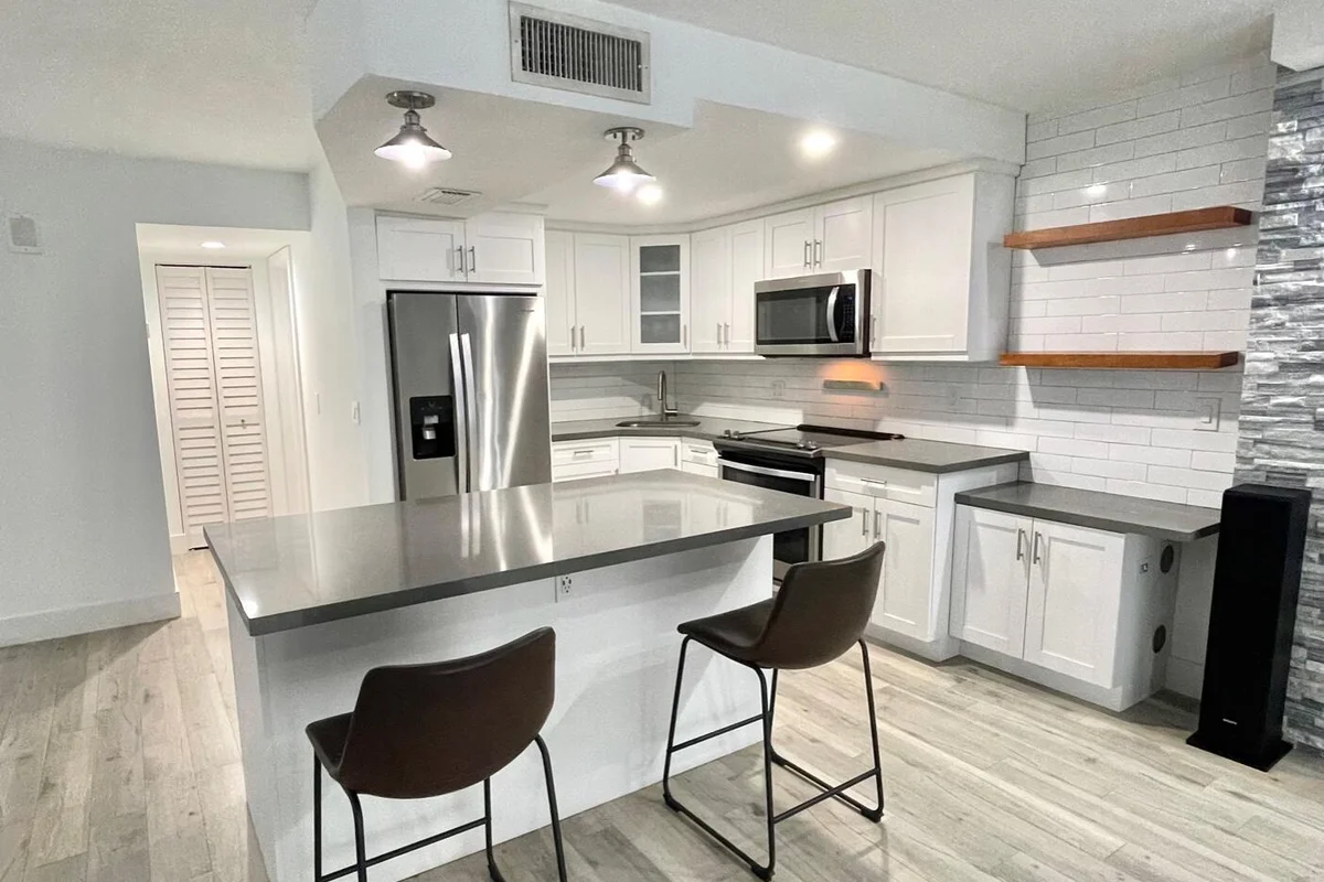 342 Southwind Dr #123, North Palm Beach: photo 1 of 12