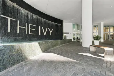 90 SW 3rd St #2014, Miami: photo 1 of 26