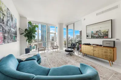 851 NE 1st Ave #1901, Miami: photo 1 of 41