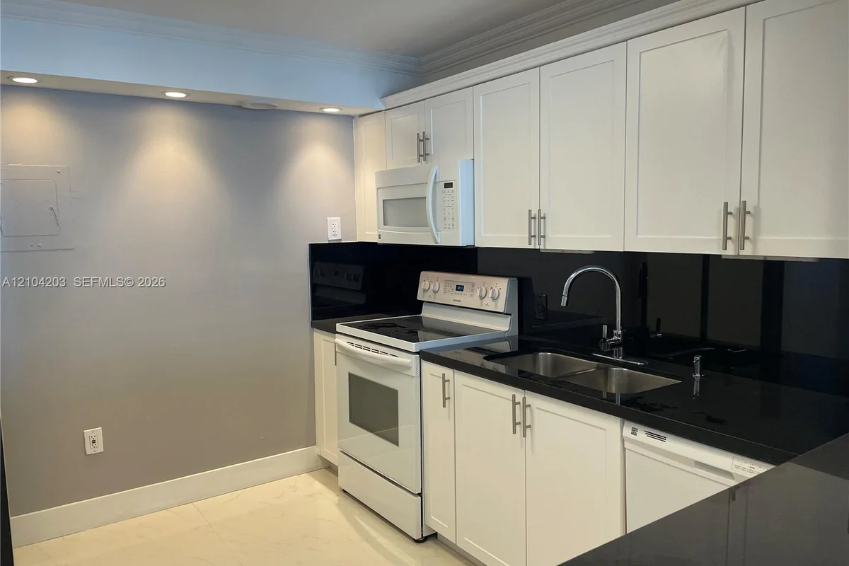 5701 Collins Ave #911, Miami Beach: photo 1 of 50