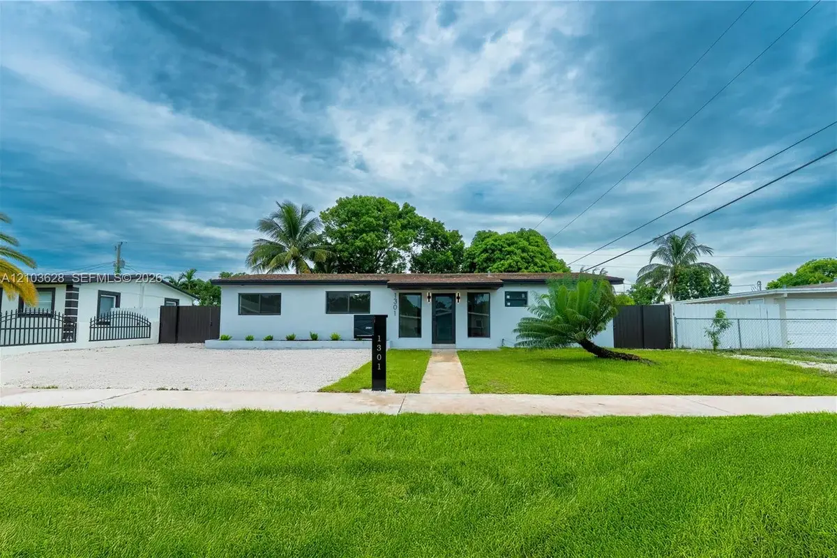 House in Miami Gardens: photo 1 of 13