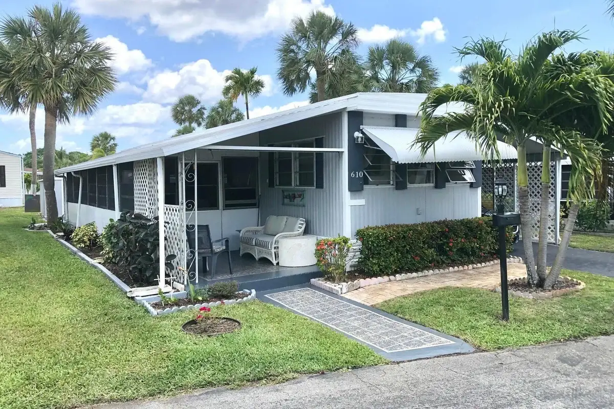 610 Frangipani Ln, Deerfield Beach: photo 1 of 47