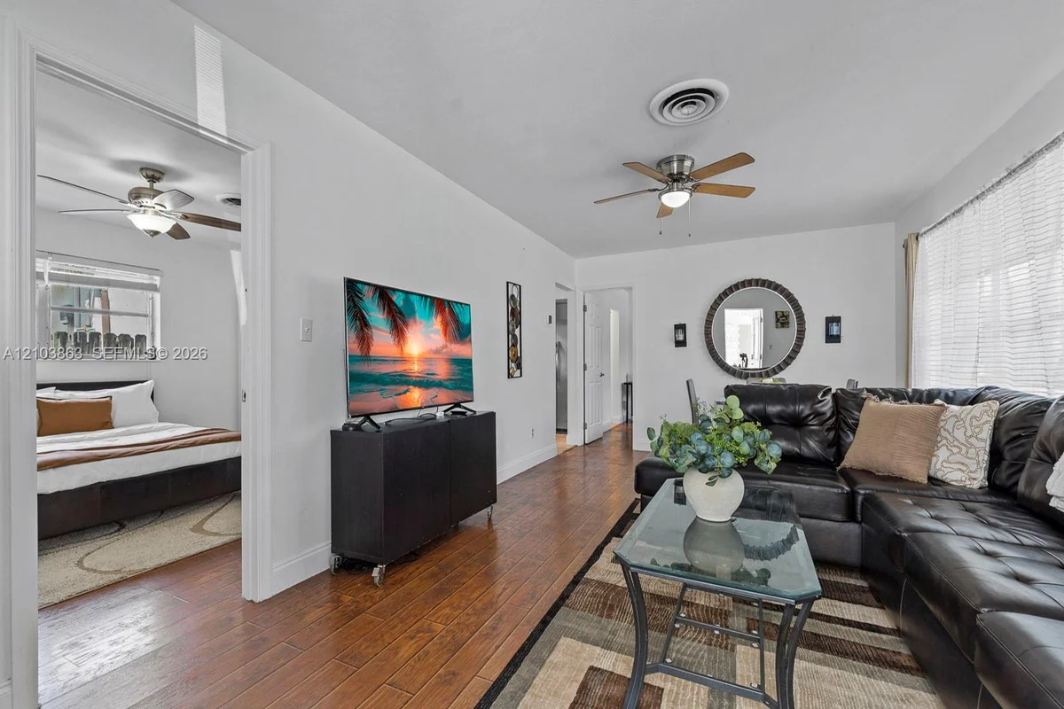1418 N 16th Ave, Hollywood: photo 1 of 18