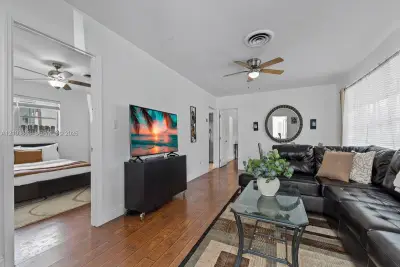 1418 N 16th Ave, Hollywood: photo 1 of 18