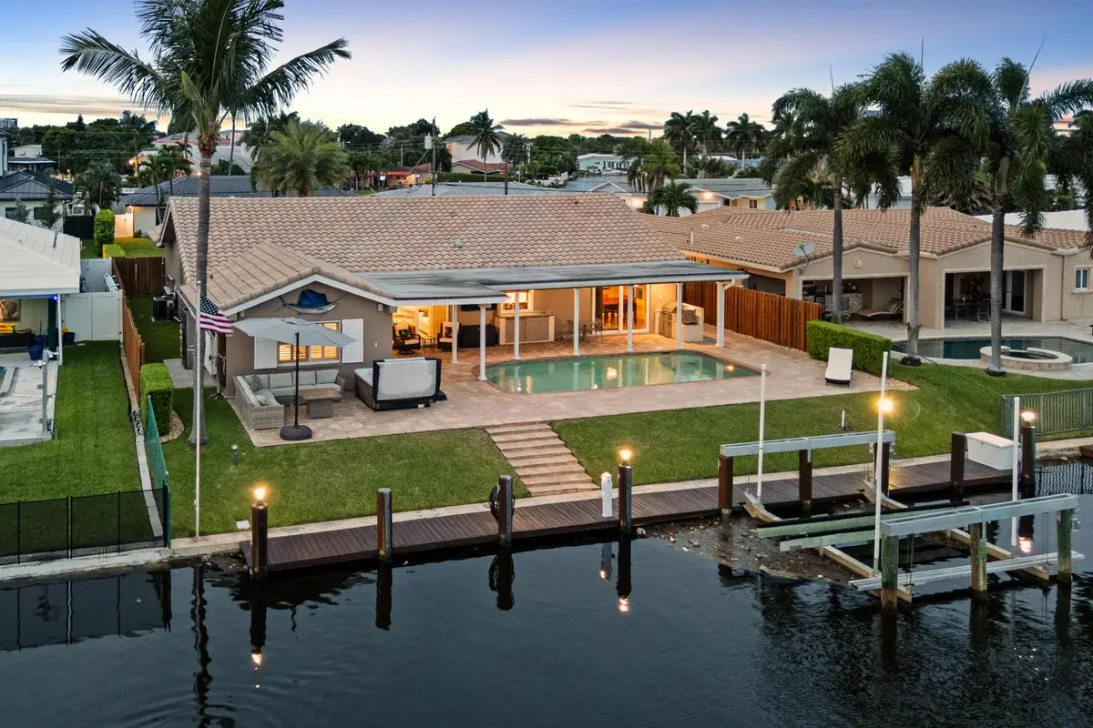750 SE 7th Ave, Pompano Beach: photo 1 of 49