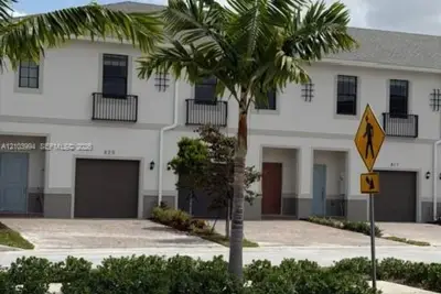 1232 SW 8th Ct, Florida City: photo 1 of 12