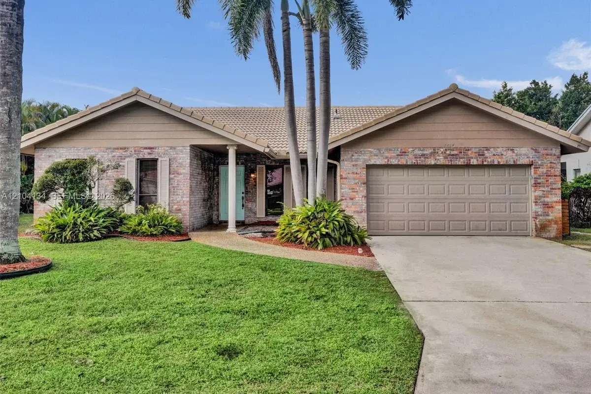 7014 NW 43rd St, Coral Springs: photo 1 of 30