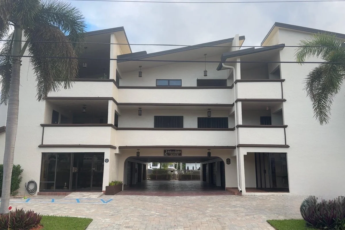 3208 SE 12th St #301, Pompano Beach: photo 1 of 8