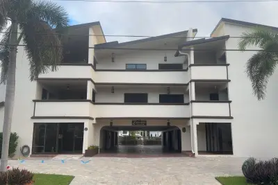 3208 SE 12th St #301, Pompano Beach: photo 1 of 8