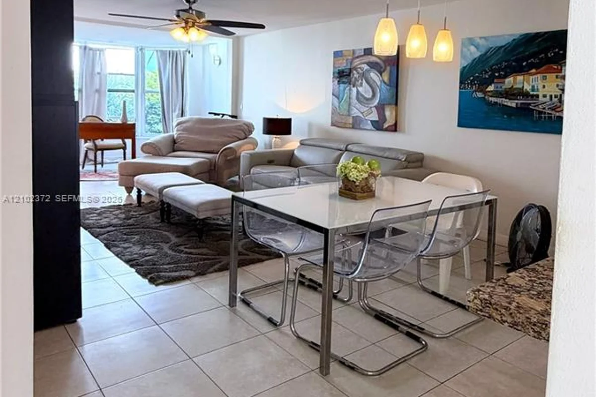 1304 NE 191st St #A132, Miami: photo 1 of 3