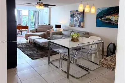 1304 NE 191st St #A132, Miami: photo 1 of 3