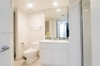 16425 Collins Ave #1215, Sunny Isles Beach: photo 1 of 37