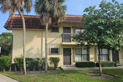 10069 NW 4th St #204, Pembroke Pines: photo 1 of 14