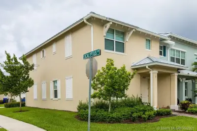 4860 Eucalyptus Dr #1, Hollywood: photo 1 of 29