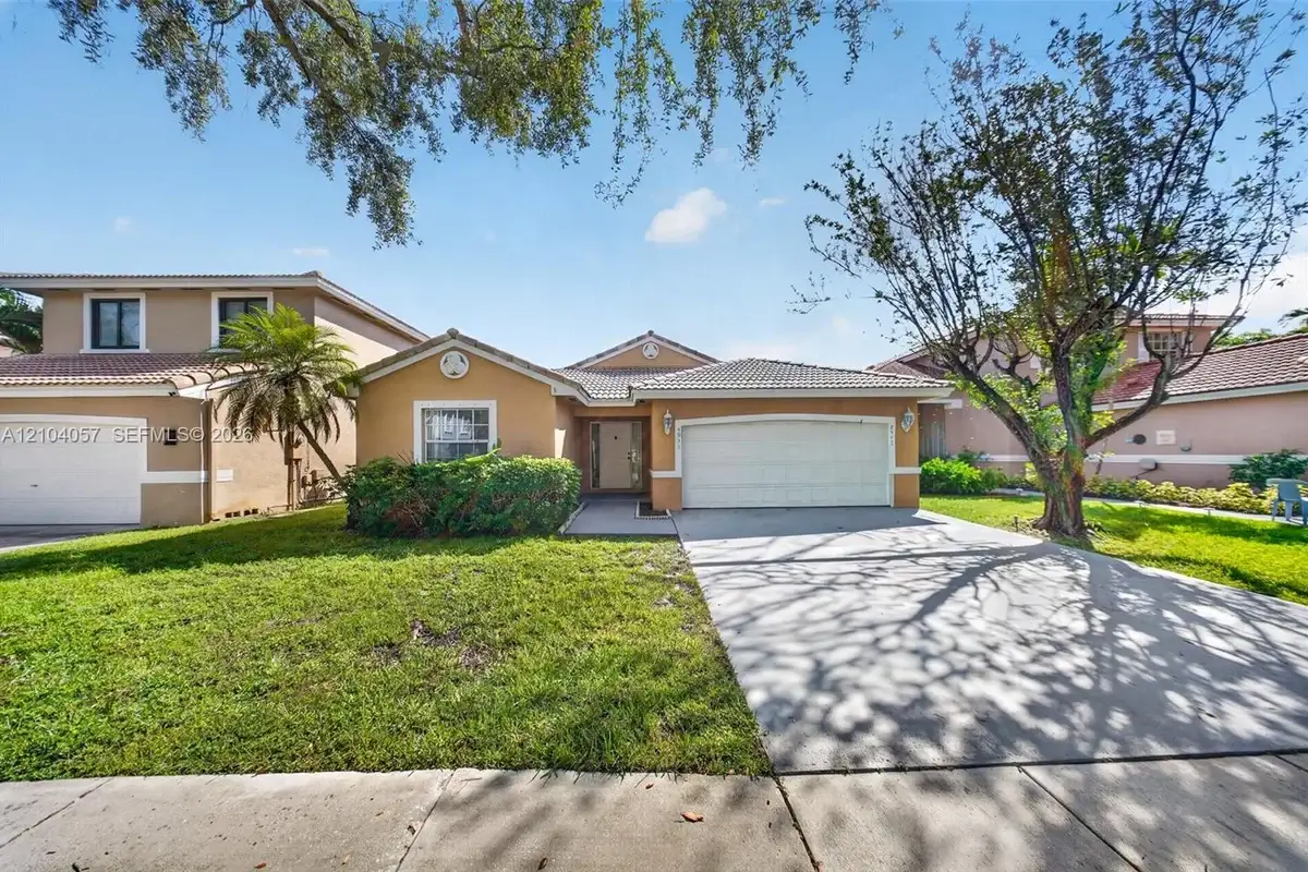 4931 SW 152nd Ave, Miramar: photo 1 of 34