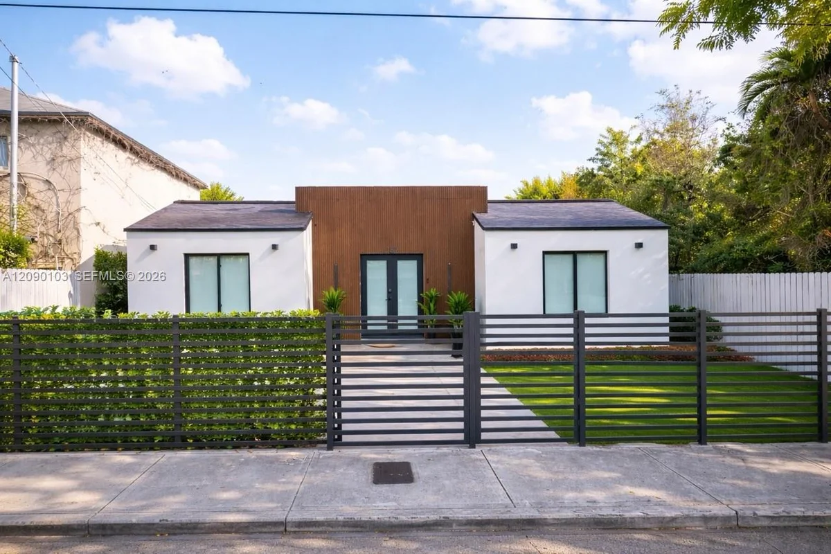 187 NW 53rd St, Miami: photo 1 of 13