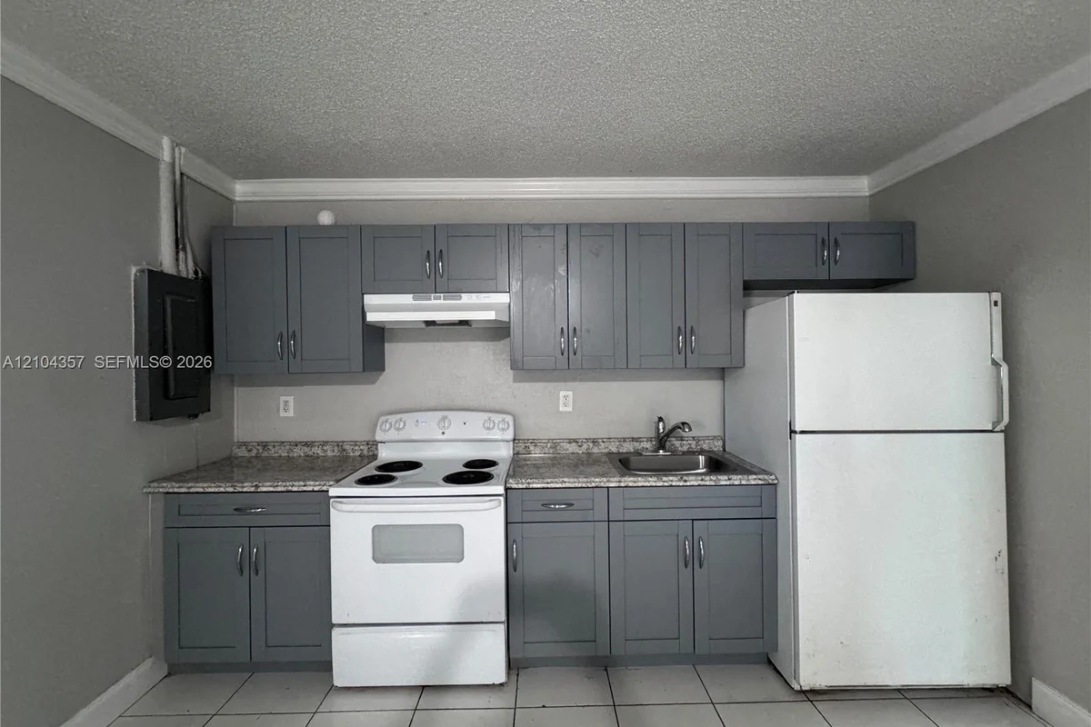 302 SW 1st Ct #A, Pompano Beach: photo 1 of 2