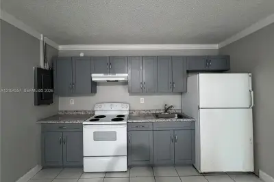 302 SW 1st Ct #A, Pompano Beach: photo 1 of 2