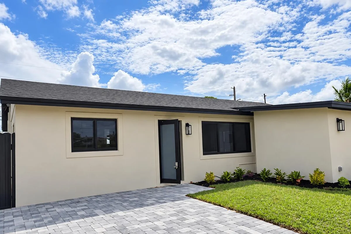 4922 Royal S, West Palm Beach: photo 1 of 9