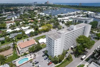 2555 NE 11th St #301, Fort Lauderdale: photo 1 of 16