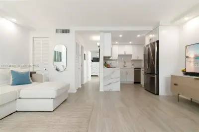 611 NE 14th Ave #103, Fort Lauderdale: photo 1 of 19