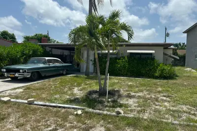 7785 Loomis St, Lake Worth: photo 1 of 9