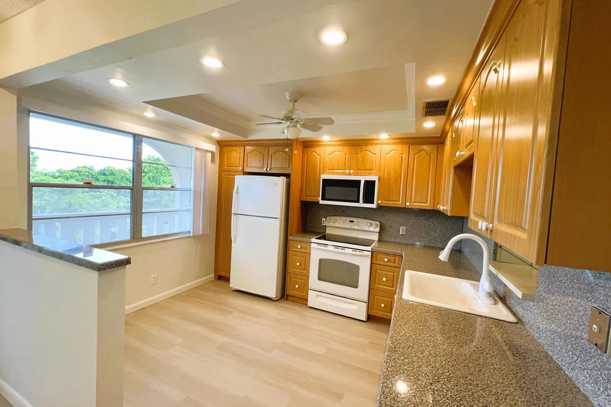2403 Antigua Cir #J4, Coconut Creek: photo 1 of 26