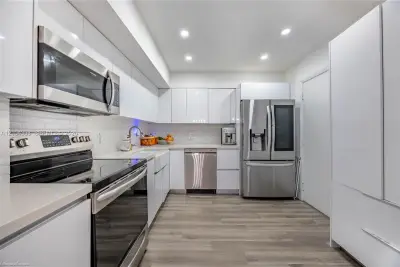 6061 N Falls Cir Dr #407, Lauderhill: photo 1 of 32