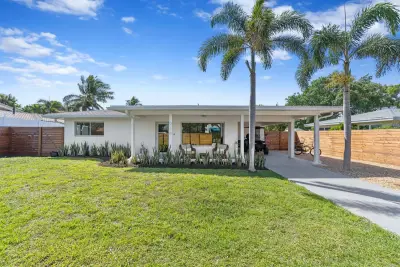 918 SE 3rd Ave, Delray Beach: photo 1 of 21