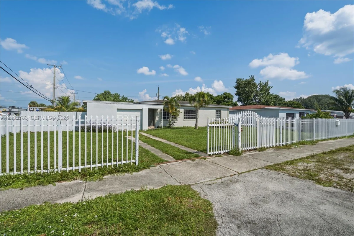 1875 NW 134th St, Miami: photo 1 of 21