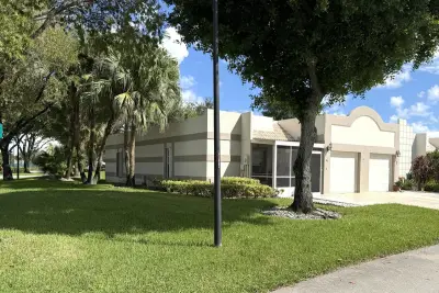 18870 Stewart Cir #4, Boca Raton: photo 1 of 33