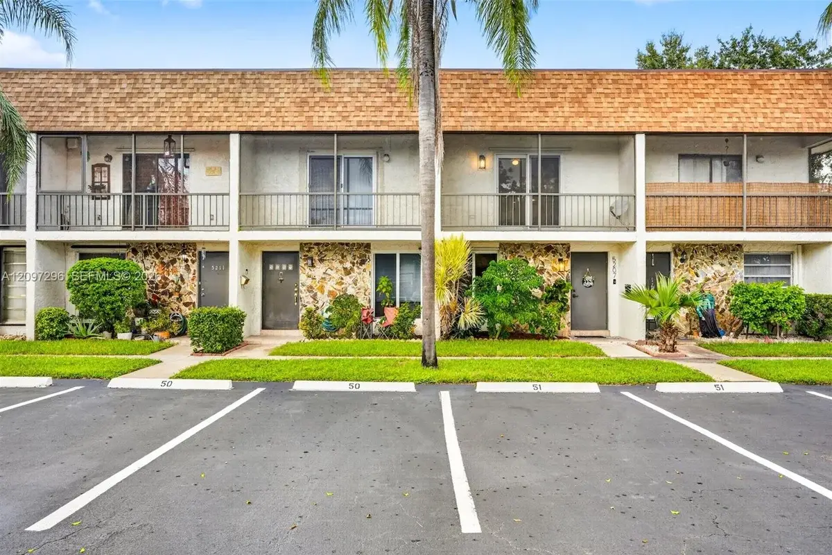 5207 SW 40th Ave #52, Dania Beach: photo 1 of 40