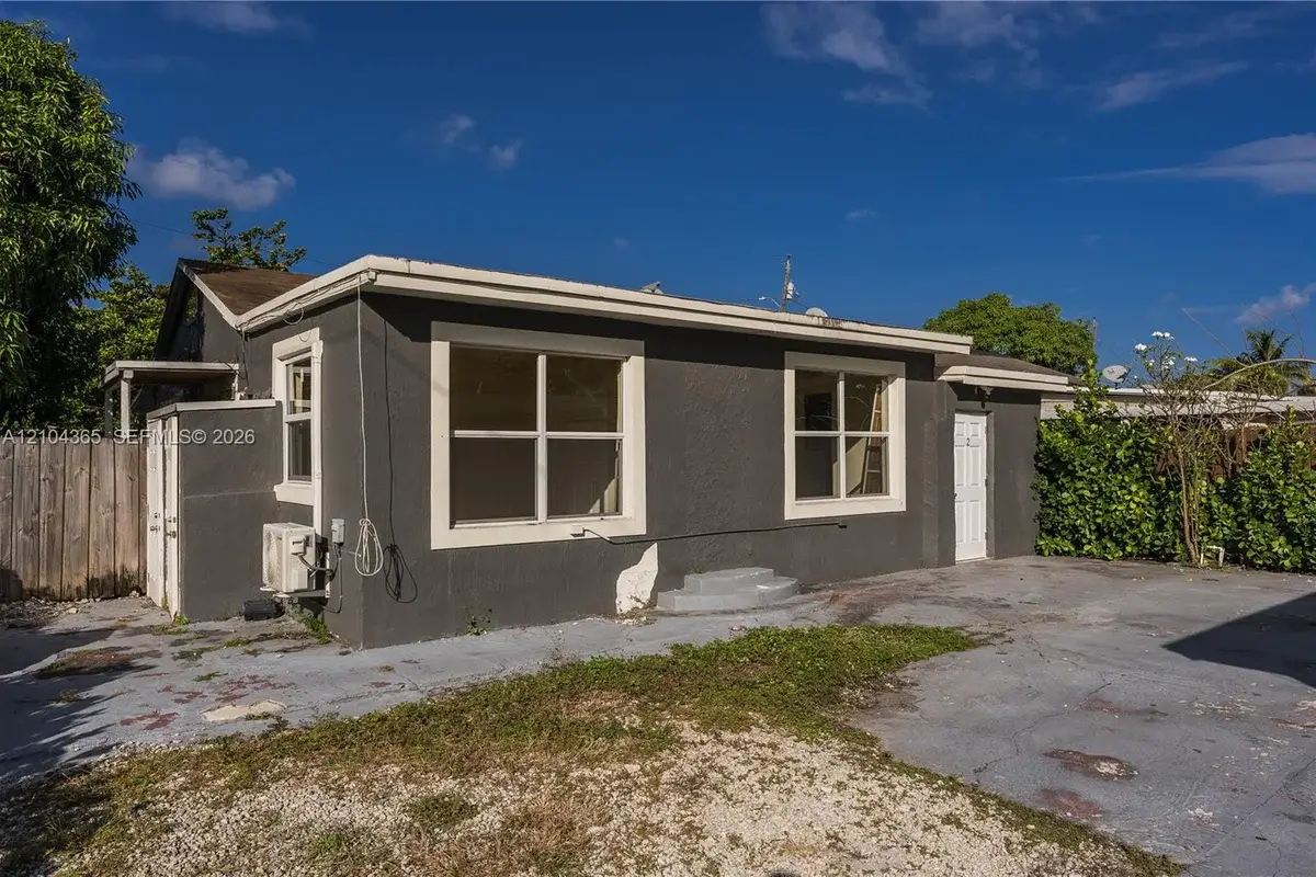 2996 NW 93rd St #B, Miami: photo 1 of 6