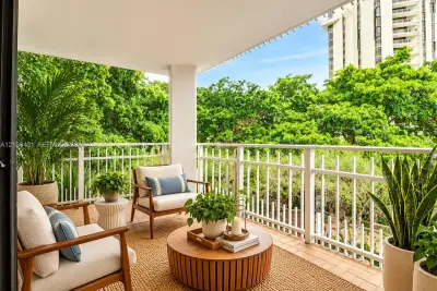 2000 Towerside Ter #301, Miami: photo 1 of 53