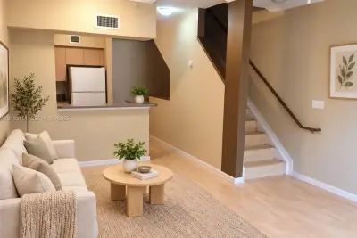 2841 NE 185th St #510, Aventura: photo 1 of 8