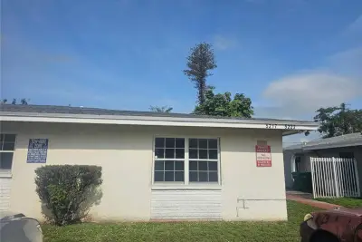 5217 NW 18th Ct, Lauderhill: photo 1 of 17
