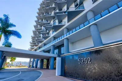 5252 NW 85th Ave #1607, Doral: photo 1 of 25