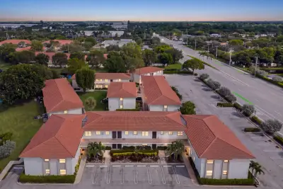 3224 Coral Ridge Dr, Coral Springs: photo 1 of 31
