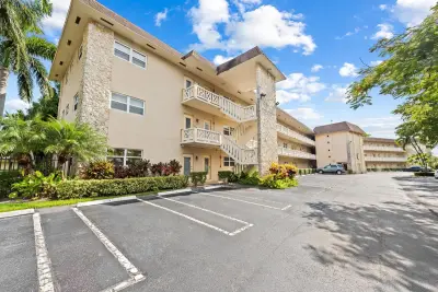 5100 NW 35th St #110, Lauderdale Lakes: photo 1 of 11