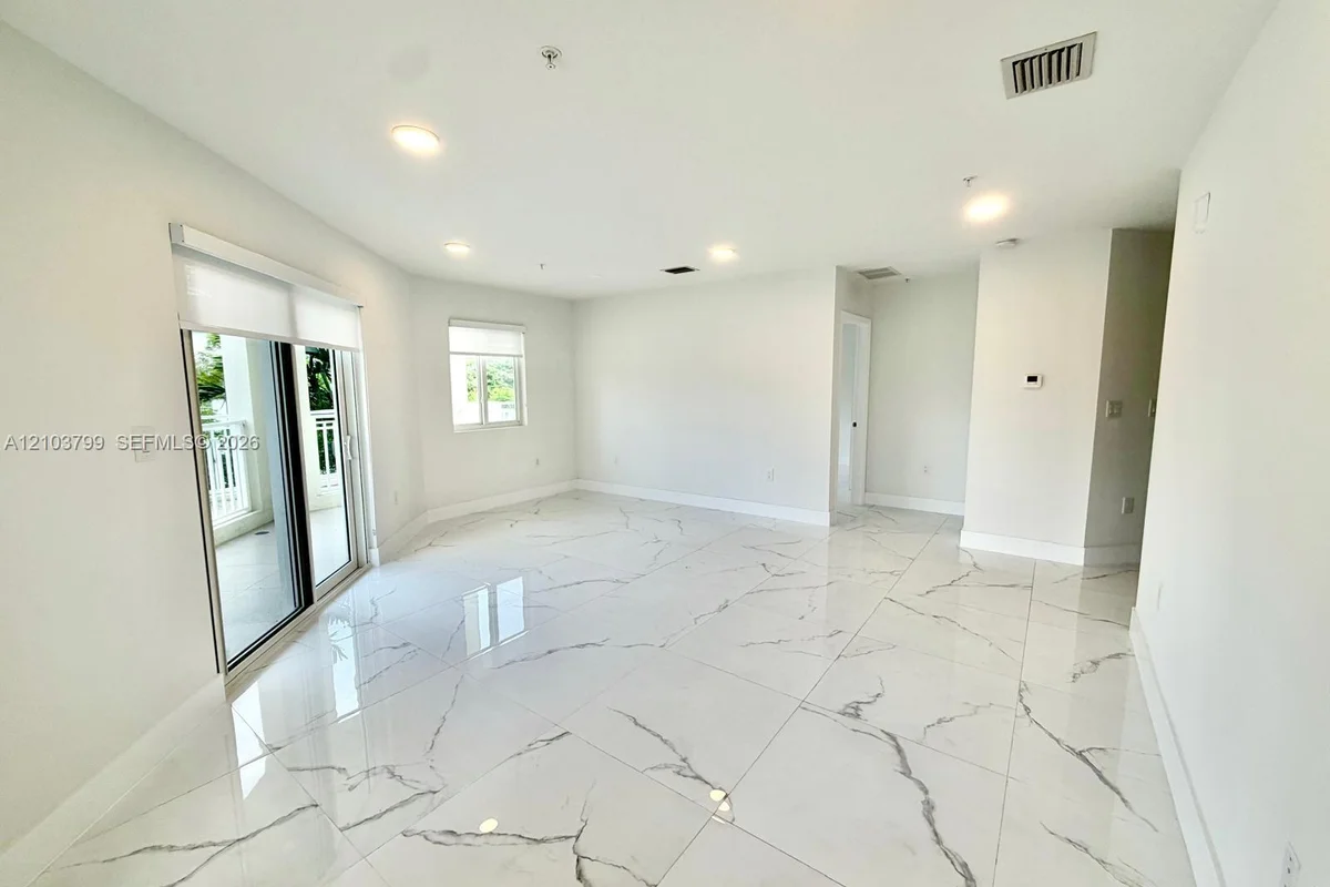 11150 NW 82nd St #201, Doral: photo 1 of 27