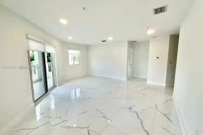 11150 NW 82nd St #201, Doral: photo 1 of 27