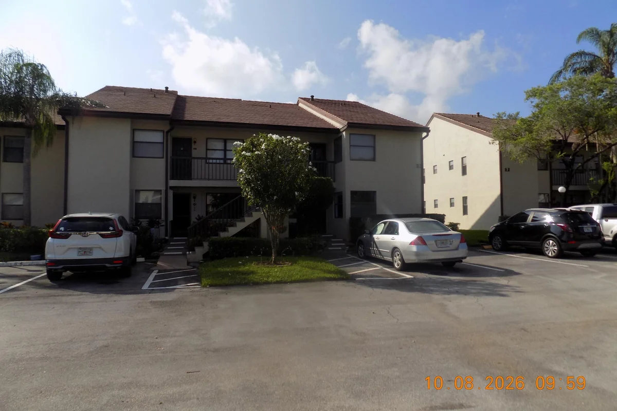 7674 Tahiti Ln #106, Lake Worth: photo 1 of 21