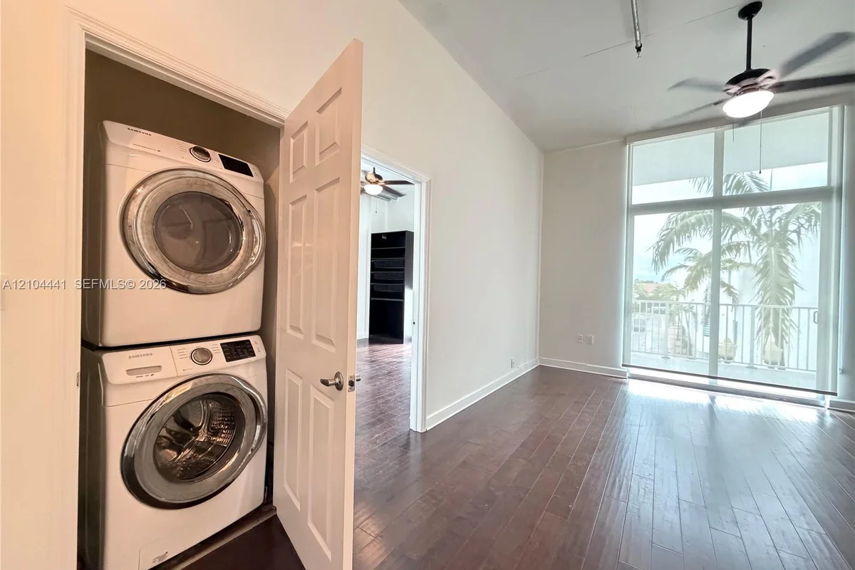 2100 Van Buren St #320, Hollywood: photo 1 of 18