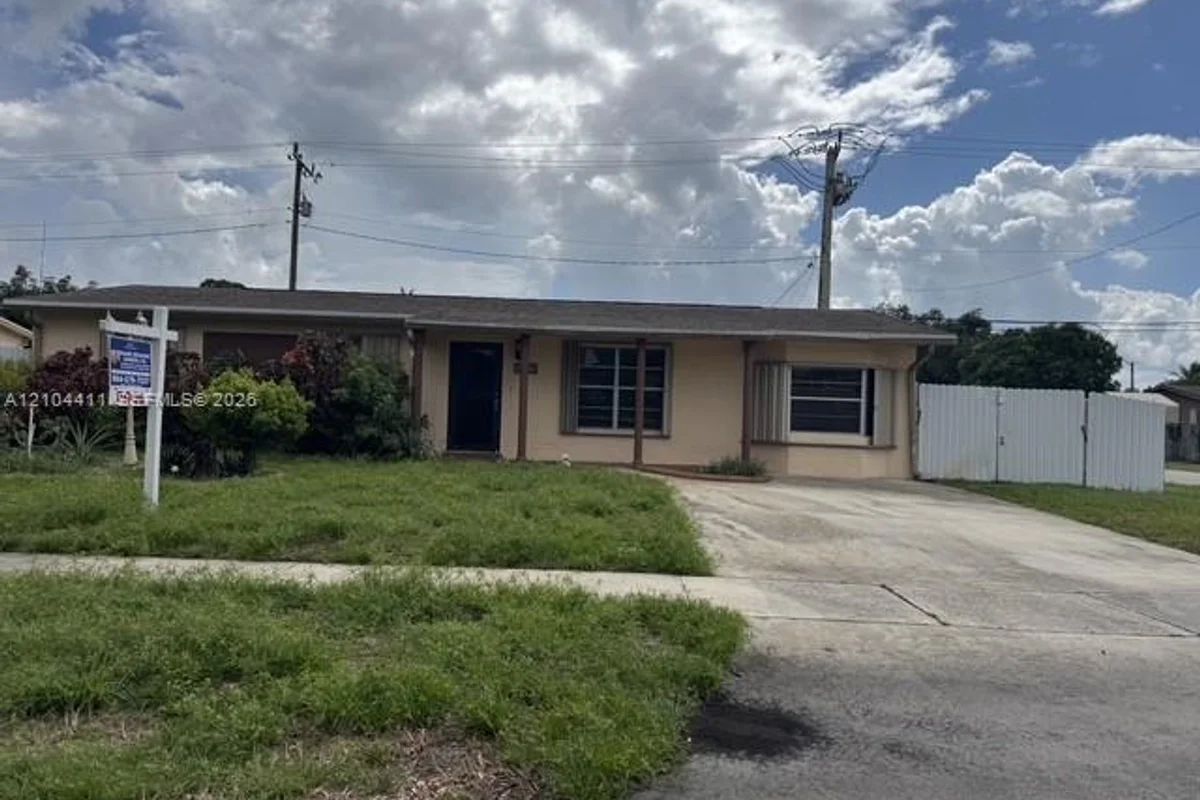 6920 SW 8th St, Pembroke Pines: photo 1 of 16