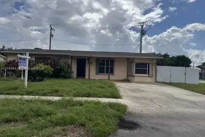 6920 SW 8th St, Pembroke Pines: photo 1 of 16